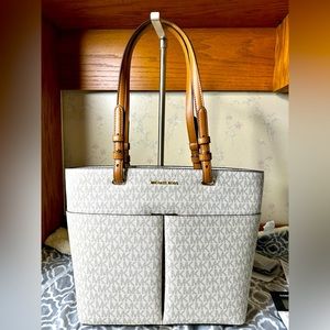 MICHAEL MICHAEL KORS
Bedford Medium Logo Tote Bag